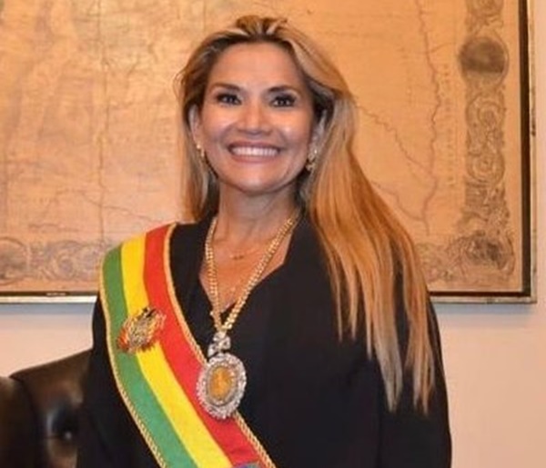 Me dan pena los mexicanos: Jeanine Áñez