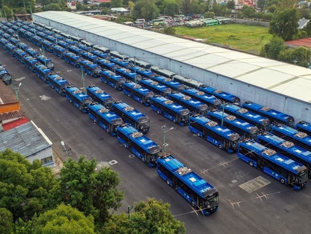 Sheinbaum da banderazo a flotilla de trolebuses chinos de última generación