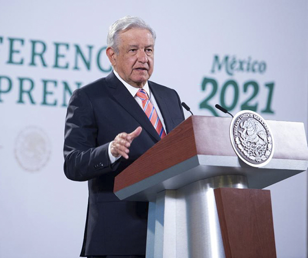 AMLO desmiente hospitalización de López-Gatell por complicación con Covid-19
