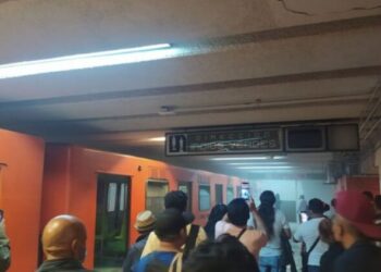 Retiran tren y desalojan a usuarios por incendio en vagón en Metro Guerrero