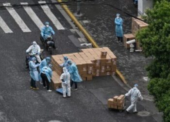 Shanghái anuncia reapertura por etapas de comercios