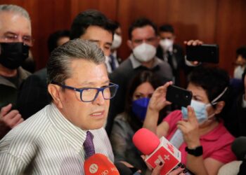 Ricardo Monreal pide a aspirantes presidenciales respetar la ley