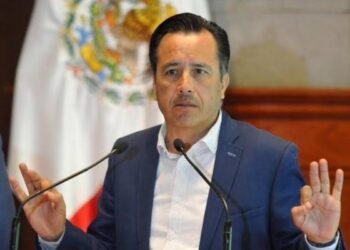 Gobierno de Veracruz actuara contra universidad que vende cédulas de cirujano esteticista a personas sin conocimientos básicos de salud.
