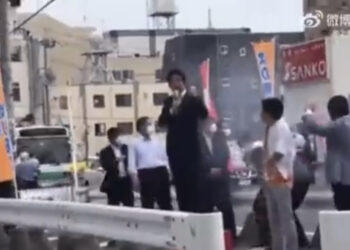 Circula video del momento exacto en que asesinan al ex Primer Ministro de Japón, Shinzo Abe