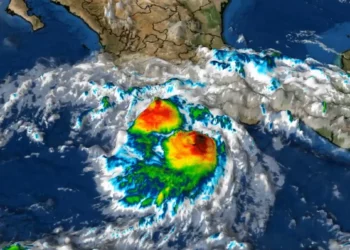 Bonnie se intensifica a huracán categoría 2