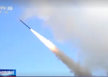 China realiza ejercicios de lanzamiento misiles en estrecho de Taiwán tras visita de Pelosi