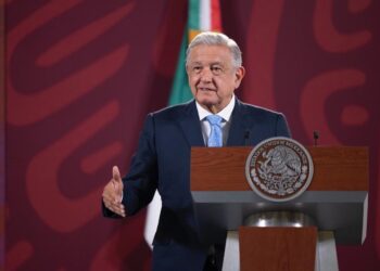 López Obrador se compromete a investigar posibles casos de corrupción en el fútbol  mexicano