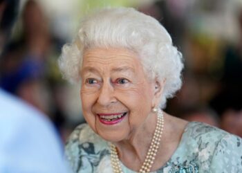 Reina Isabel II está bajo supervisión: sus médicos están preocupados por su salud