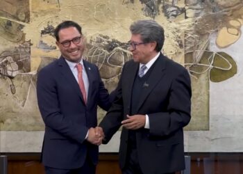 Ricardo Monreal ficha al senador panista Raúl Paz Alonzo para bancada de Morena