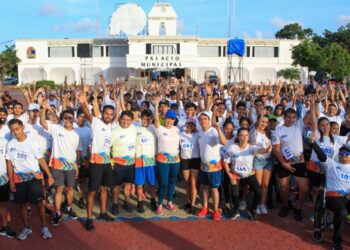 Exitosa carrera ‘Píntate de colores por la juventud’