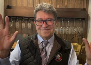 Es una leyenda negra la versión de que el gobierno quiere quedarse con nuestros ahorros, advierte Monreal