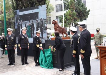Semar homenajea a la perrita rescatista Frida con una escultura