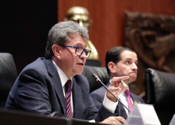 Prepárense para renovar liderazgos, sugiere Monreal a jóvenes