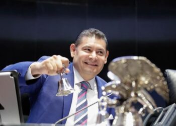 INFORMA ALEJANDRO ARMENTA QUE RECIBIO SOLICITUD PARA POSPONER DISCUSIÓN SOBRE VACACIONES DIGNAS