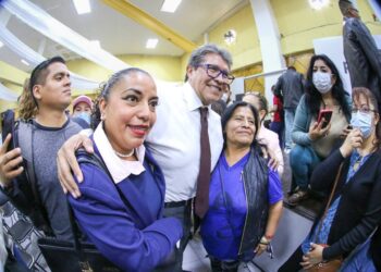 CUENTEN CONMIGO, LES DICE MONREAL A LAS MUJERES