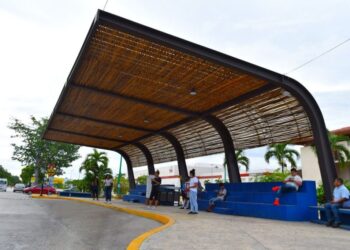 Acabó la espera, rehabilitan paradero de transporte