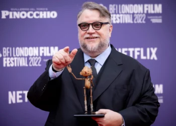 Guillermo del Toro ofrece pagar estatuillas del Premio Ariel