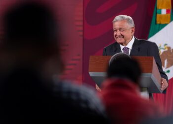 AMLO, “feliz” y “agradecido” tras marcha del domingo en CDMX