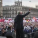 Diputados morenistas anuncian traslado de ciudadanos a marcha de AMLO; niegan acarreo