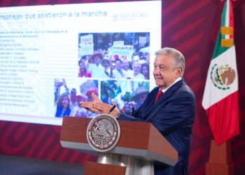 Asegura AMLO que “Marcha por la Democracia” no hubiera llenado “ni la mitad” del Zócalo