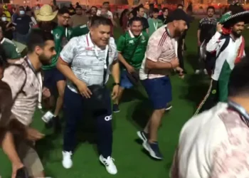 Mexicanos ponen el ambiente en Qatar con ‘Payaso de Rodeo’