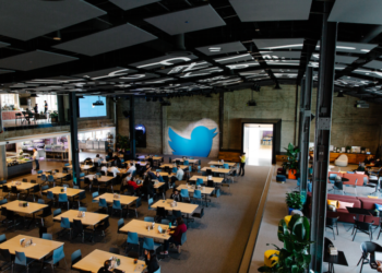 Musk cierra las oficinas de Twitter mientras comunica los despidos