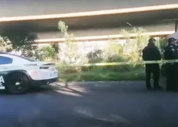Abandonan en Periférico Río de los Remedios cadáveres de dos hombres