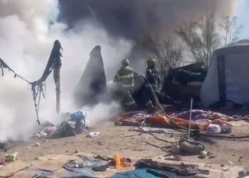 Desalojan a migrantes de campamento a orillas del Río Bravo