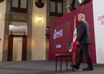 Hombre burla seguridad en Palacio Nacional para hablar con AMLO