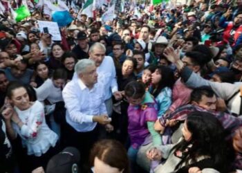 Acarreados por la conciencia: simpatizantes en la marcha de AMLO