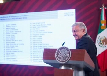 “Tengan cuidado”: AMLO a quienes buscan salirse de Morena para irse a oposición