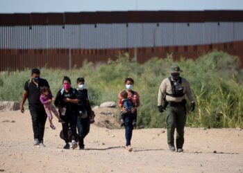 Llama CEDHBC a fortalecer atención a personas migrantes en BC