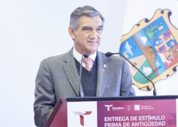 Américo Villarreal hace justicia; entrega gobernador adeudos a familiares de trabajadores de la educación