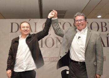 Acompañado por Alfonso Durazo, reciben en Sonora entre aplausos a Ricardo Monreal