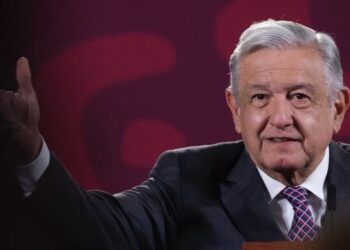 “Inhumano” y “anticristiano” enviar a migrantes en camiones, condena AMLO