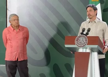 “Timbre de orgullo que se declare a embajador de Perú persona ‘non grata’”: AMLO reconoce a Pablo Monroy