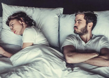 Encuesta revela que casi el 40% de los mexicanos revisa el celular de su pareja