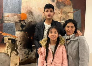 Familia de Pedro Castillo llega a México