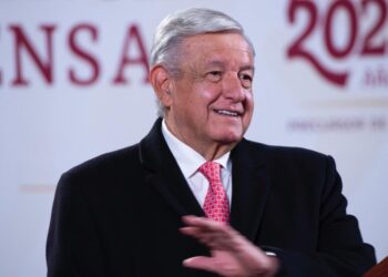 “Si lo considero, la puedo vetar”: AMLO sobre “cláusula de vida eterna” a partidos
