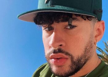 AMLO pide a Bad Bunny concierto gratuito en el Zócalo.