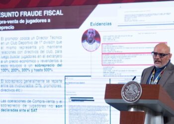 Desnuda periodista Amir Ibrahim al “Cartel del Gol” en la Mañanera