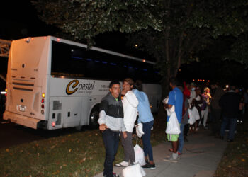 “Inhumano” y “anticristiano” enviar a migrantes en camiones, condena AMLO