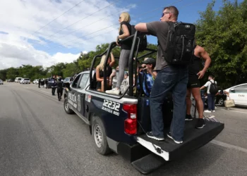 Conflicto entre taxistas y Uber en Cancún, inflado y parte de una campaña: AMLO
