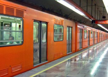 “Una última oportunidad”; usuarios se suben, dicen, sin miedo a la Línea 12 del Metro recién reabierta
