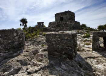 Anuncia INAH dos nuevos conjuntos arqueológicos en Tulum: Nauyacas y Cresterías