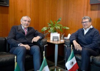 Ricardo Monreal y Adán Augusto López sostienen conversación para hablar de los temas legislativos pendientes