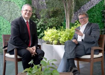 Monreal y Ebrard se encuentran en el Senado; analizan pendientes