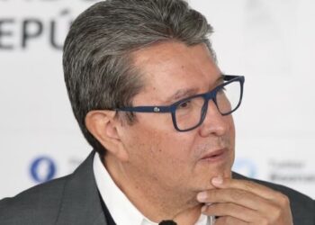 Ricardo Monreal busca dotar de mobiliario adecuado a parques, jardines y áreas verdes