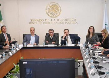 Se reúnen coordinadores parlamentarios con consejeros del INE; Monreal dice que fue un encuentro sobrio, respetuoso y amable