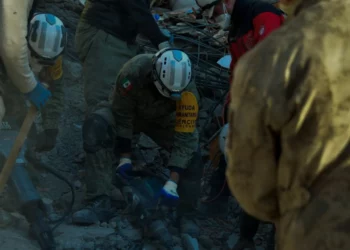 Brigadistas mexicanos han rescatado a 4 personas con vida tras sismos en Turquía: Sedena